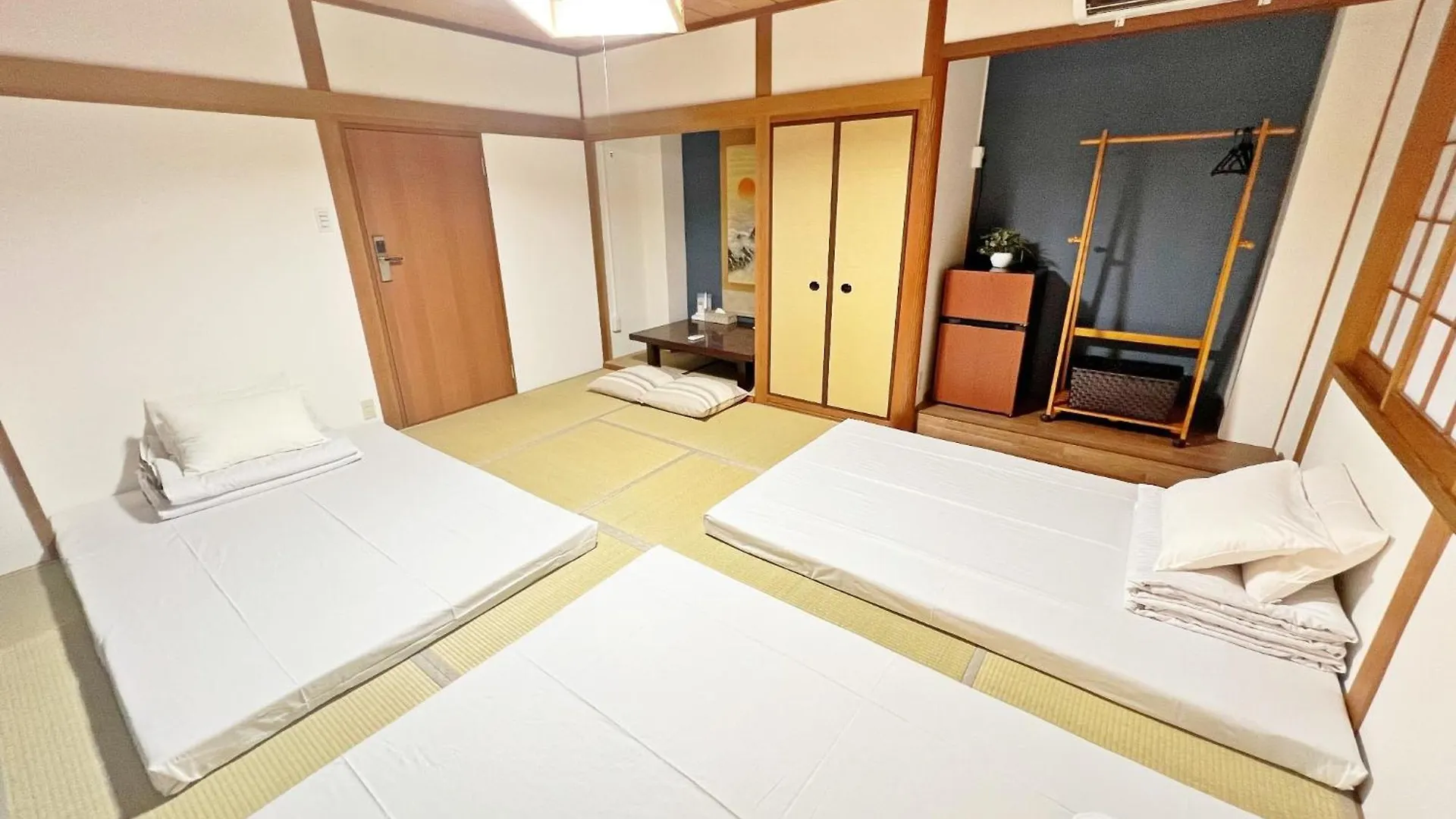 Guesthouse Reina Tsuruhashi Station - Vacation Stay 15421 Ósaka Penzion