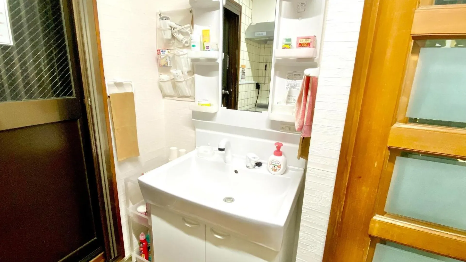 Guesthouse Reina Tsuruhashi Station - Vacation Stay 15421 Osaka
