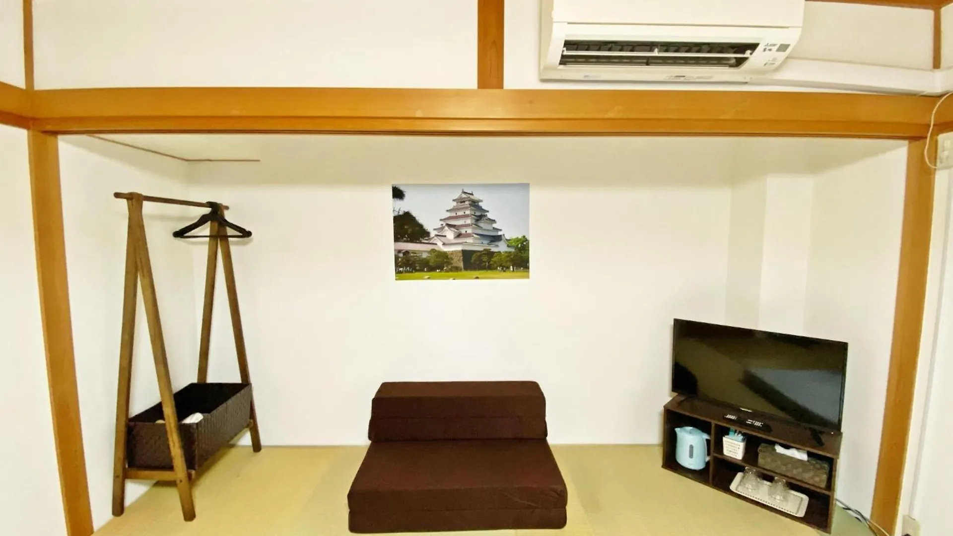 Guesthouse Reina Tsuruhashi Station - Vacation Stay 15421 Osaka 0*,  Japonia