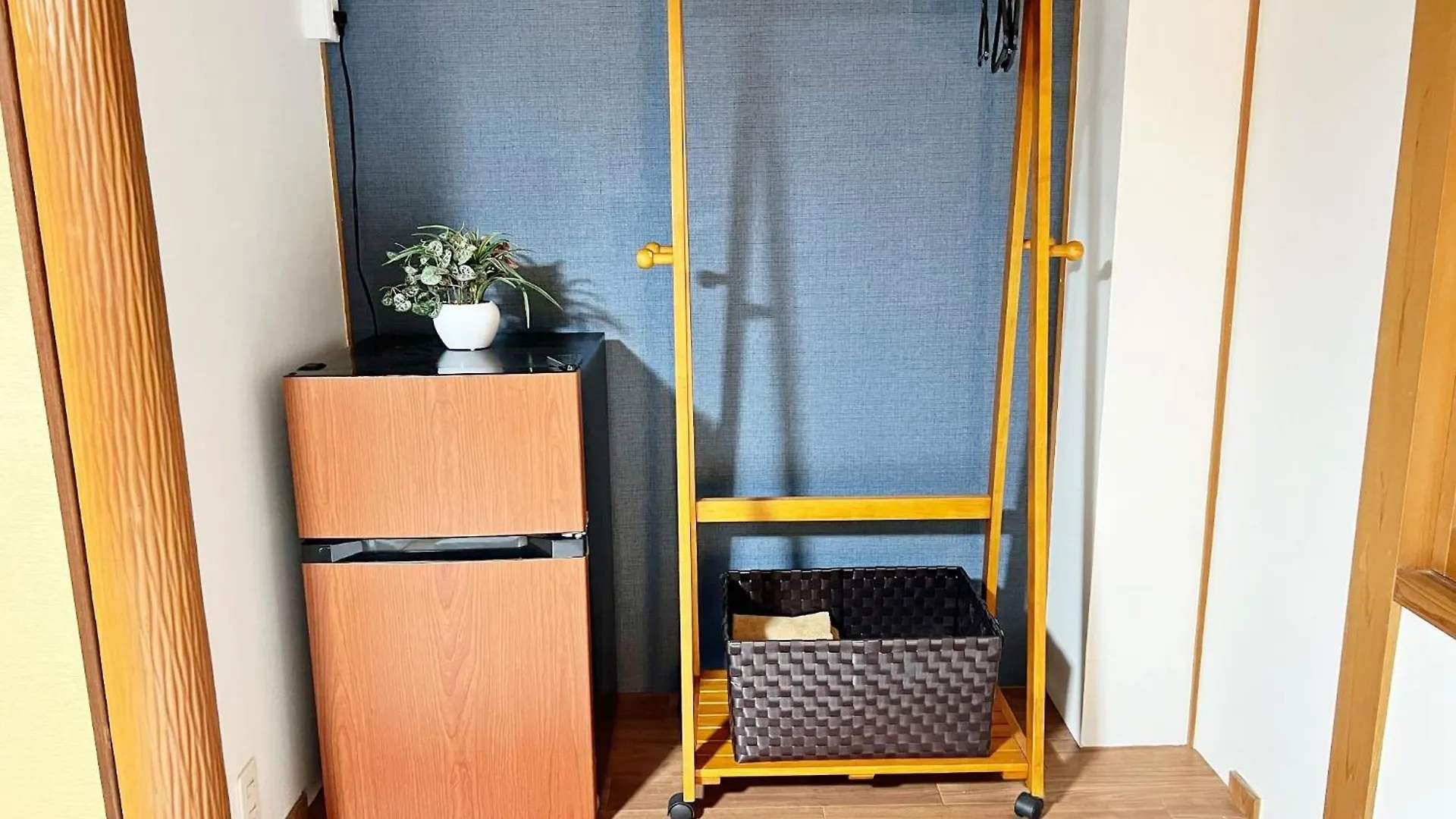 Guesthouse Reina Tsuruhashi Station - Vacation Stay 15421 Osaka Pensjonat